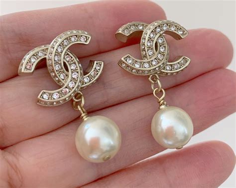 chanel pearl earrings